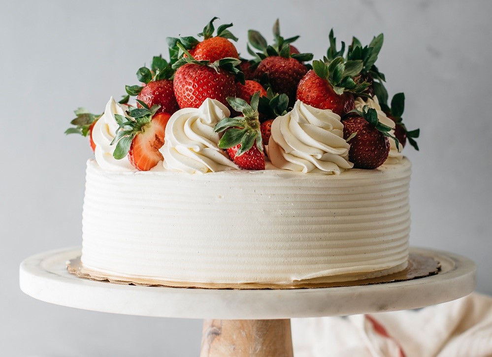 یک مدل کیک با تزیین