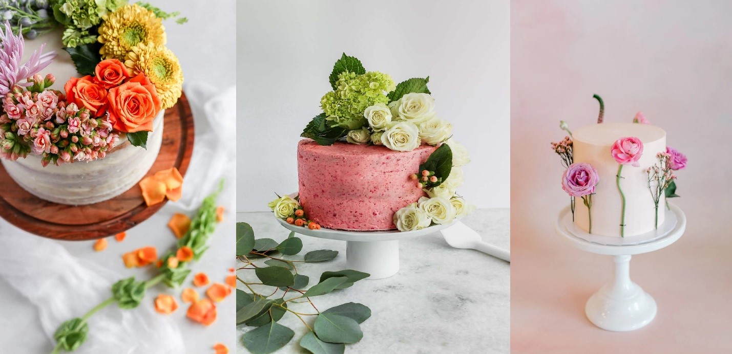 مرحله ی اخر تزئین کیک با انواع گل