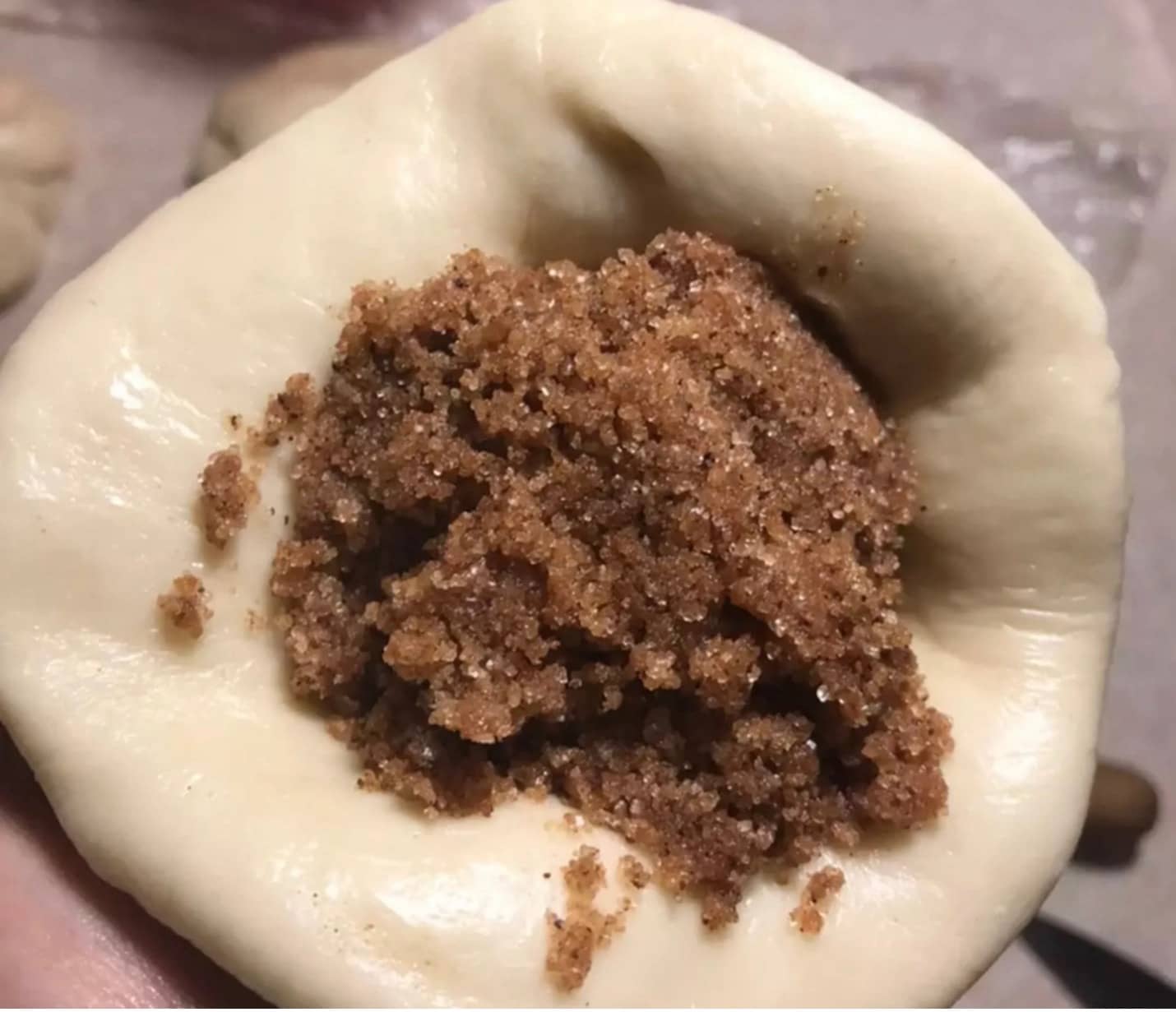 مواد داخل کلوچه فومن