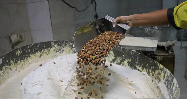 آماده سازی پسته گز اصفهان
