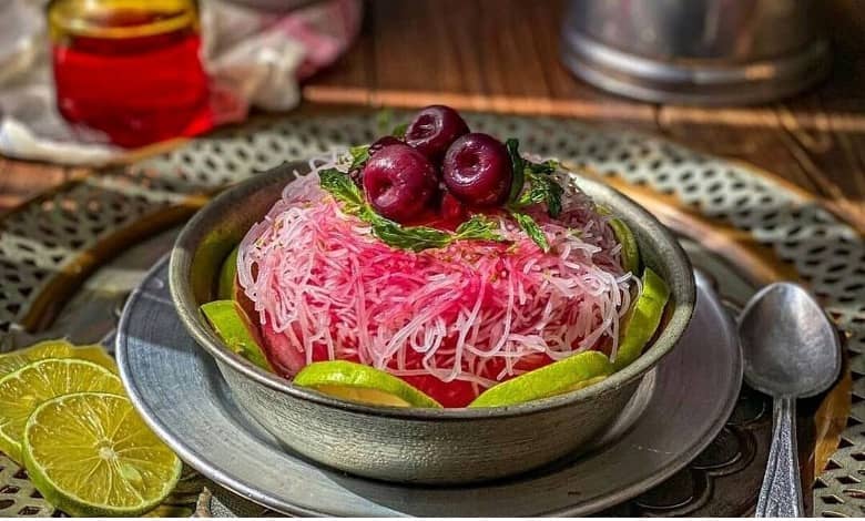 طرز تهیه فالوده شیرازی توت فرنگی